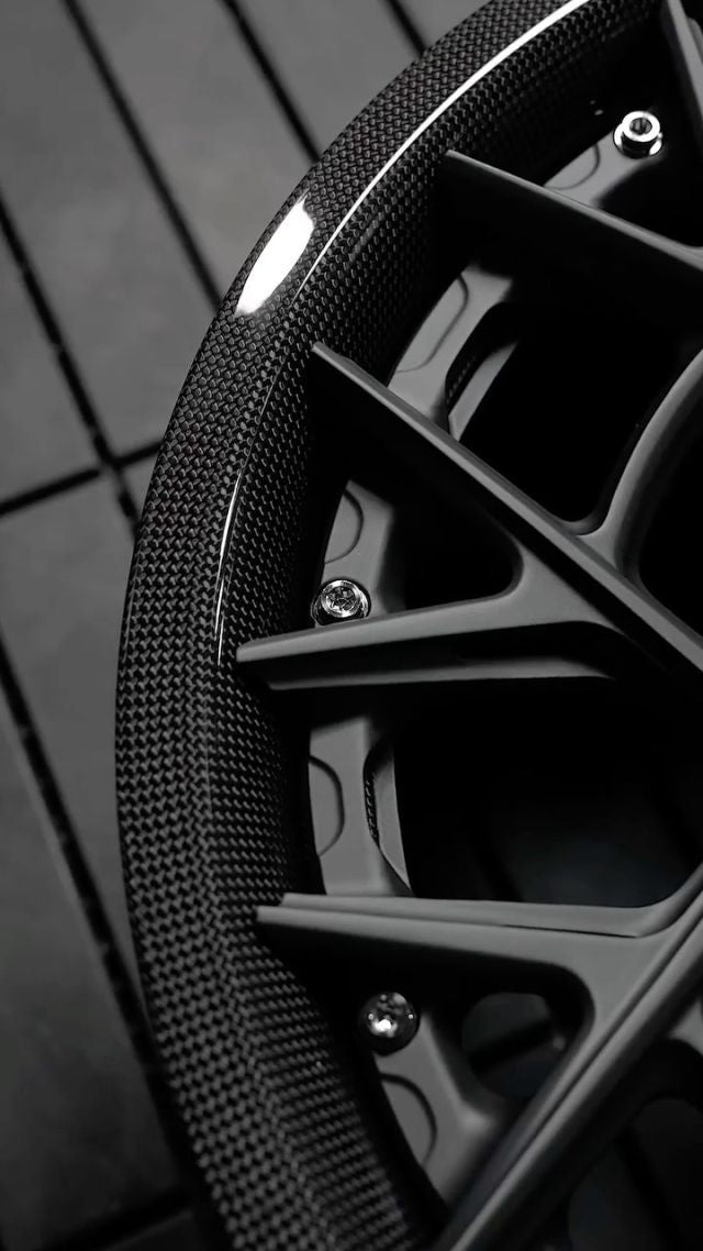 In-Depth Look: Carbon Fiber in Motorcycle Manufacturing