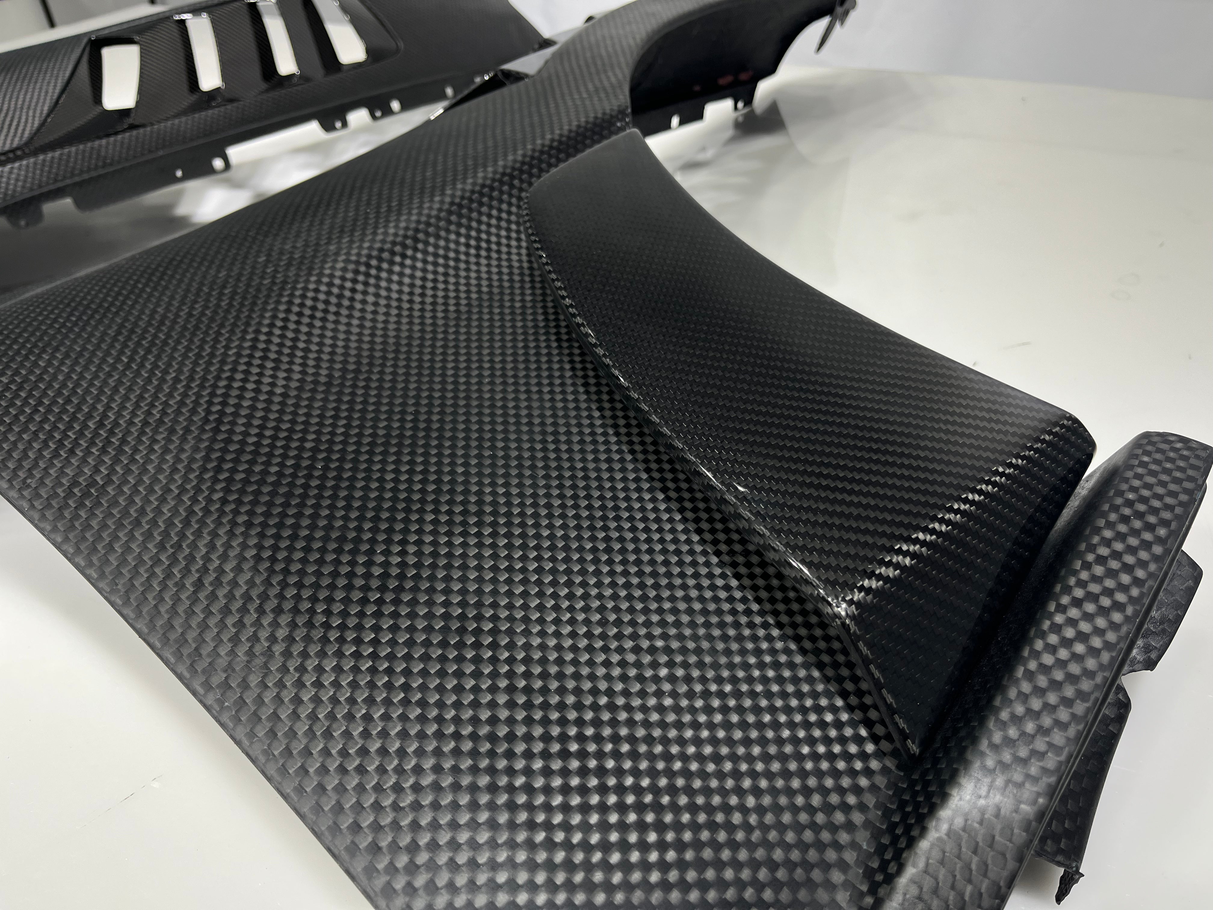 Dry Carbon AN Style Vented Fenders - G87 M2