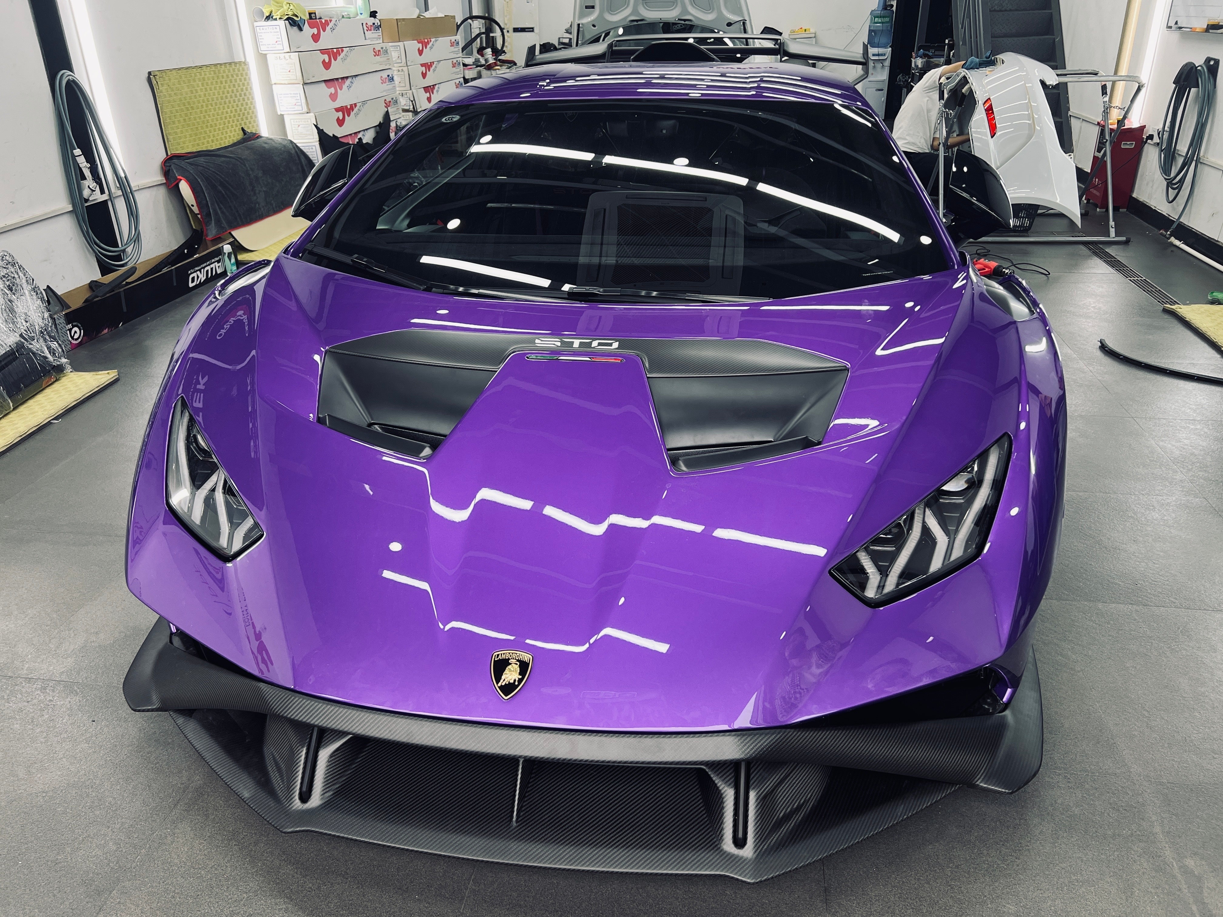 Dry Carbon Fiber Front Diffuser - Lamborghini STO