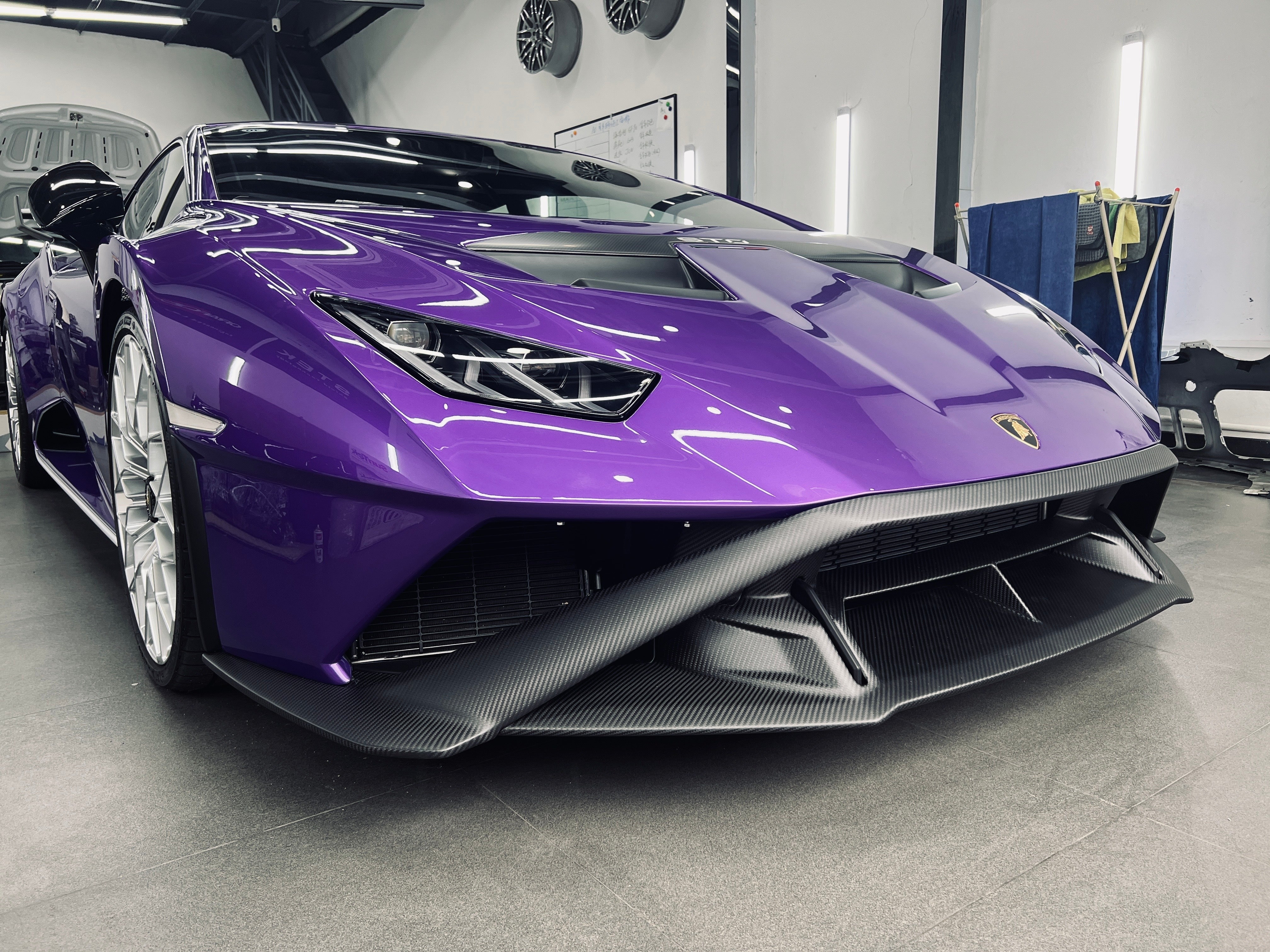 Dry Carbon Fiber Front Diffuser - Lamborghini STO