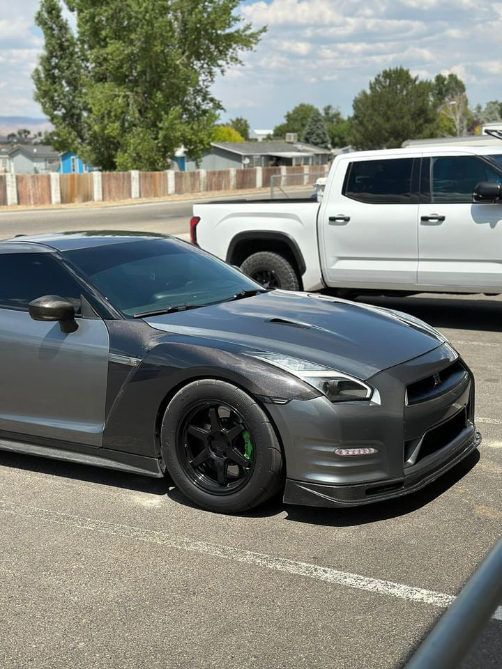 GTR 09-16 OEM Style Carbon Fiber Front Fenders