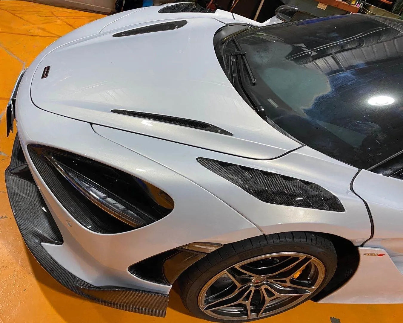 Dry Carbon Fiber V-Style Front Fenders - Mclaren 720s