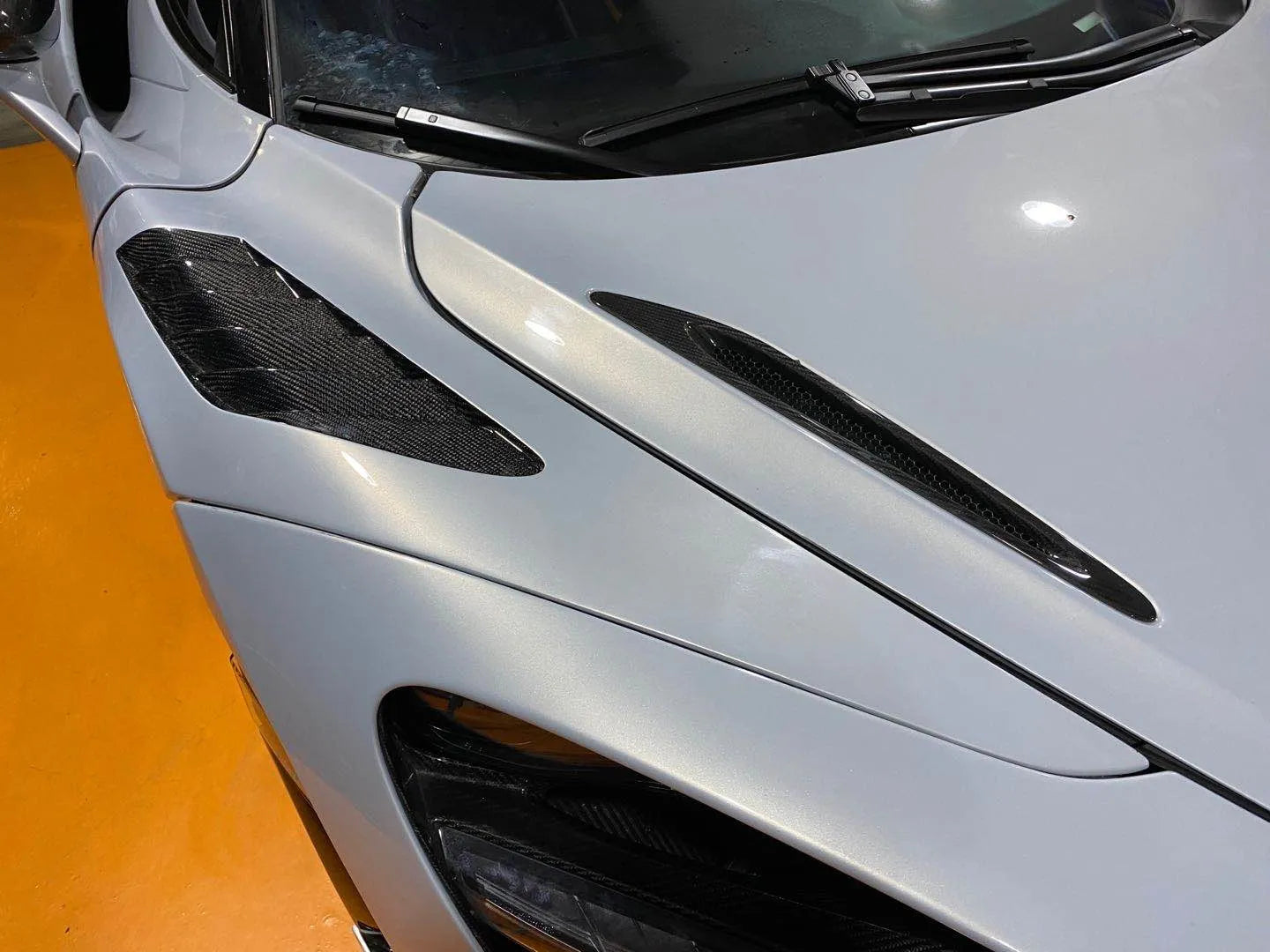 Dry Carbon Fiber V-Style Front Fenders - Mclaren 720s
