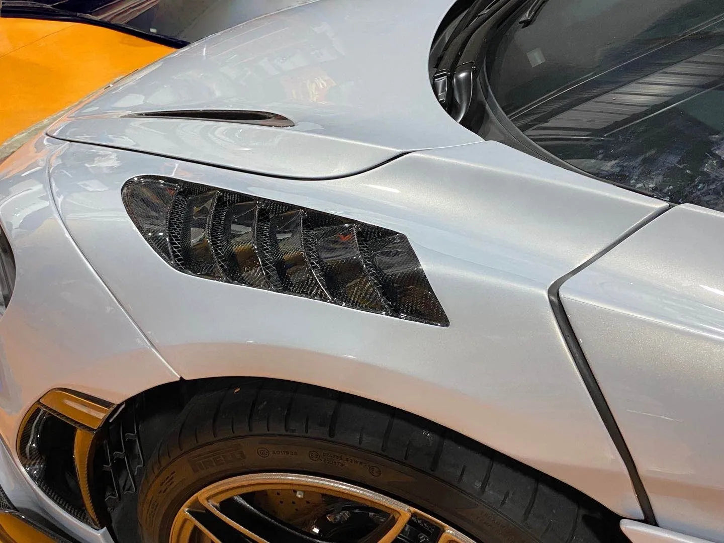 Dry Carbon Fiber V-Style Front Fenders - Mclaren 720s